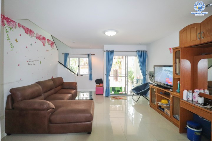 *****ทาวน์เฮ้าส์มือสองย่านนนทบุรี ม.มิตรอารีย์2 บางกรวย-ไทรน้อย หลังมุมพื้นที่เยอะ! บนเนื้อที่มากถึง 33.1 ตร.ว. ฟังก์ชัน 3 ห้องนอน 2ห้องน้ำ 2 ที่จอดรถ สภาพสวยมาก น่าอยู่สุดๆ ใกล้ถ.กาญจนาภิเษก และรถไฟฟ้าสายสีม่วง "สถานีคลองบางไผ่"